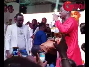 Video: 9ice Storms D Stage While K1 De Ultimate Was Performin As He Prostrate For Him At Pasuma